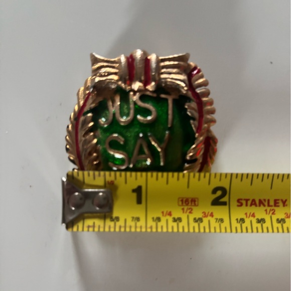 Festive Christmas Pin - Picture 4 of 4